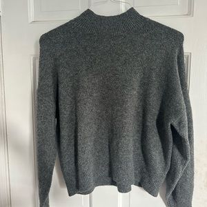 S grey turtleneck sweater